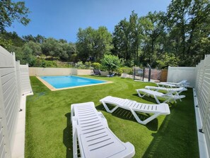 Outdoor pool - Le Gîte Amethyste (Saint-Paul-Trois-Châteaux)
