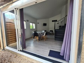 Dining - Le Gîte Amethyste (Saint-Paul-Trois-Châteaux)