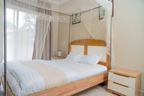 1 bedroom, iron/ironing board, WiFi, bed sheets - 2 minute walk to the American embassy
nestled in the heart of town (Kampala)