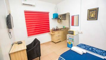 1 bedroom, iron/ironing board, WiFi, bed sheets