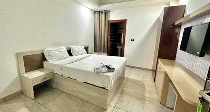 Room with attach washroom near golf course road