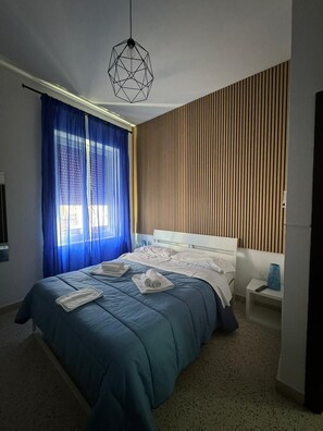 Room (Porta di Mare) | Hypo-allergenic bedding, desk, free WiFi - Bed and breakfast portarotese  (Salerno)