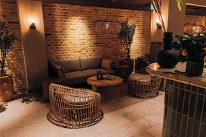 3 bars/lounges, poolside bar