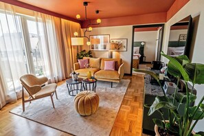 Ropa de cama hipoalergénica, minibar y cortinas blackout 