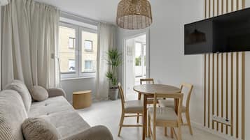 Deluxe Apartment | 1 bedroom, iron/ironing board, free WiFi, bed sheets