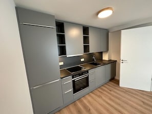 Tủ lạnh, lò nướng, bếp nấu, máy rửa bát 