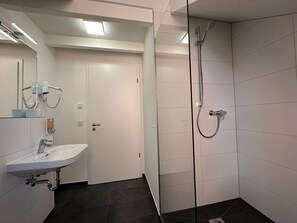 Hair dryer, heated floors, towels - NorthWest Apartments (Hamburg)