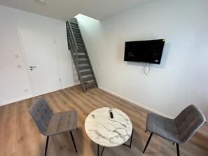 40-吋智慧型電視、有線頻道、地暖系統