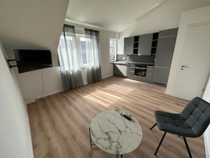 40-inch Smart TV with cable channels, heated floors - NorthWest Apartments (Hamburg)