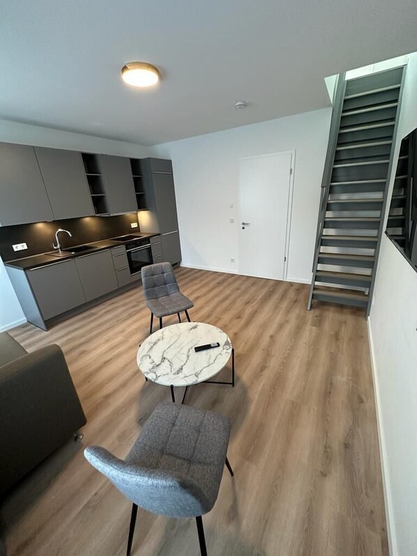 40-吋智慧型電視、有線頻道、地暖系統