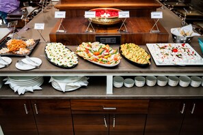 Buffet - HOTEL LUCKY INDIA (Bhubaneshwar)