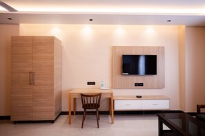 Premium Room | Soundproofing, iron/ironing board, free WiFi