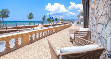 Seafront villa first line in Palma (Molinar)