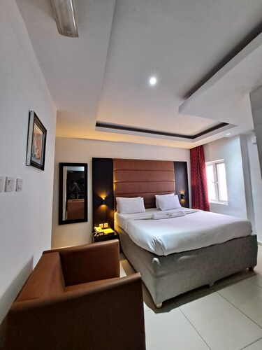 Axor Hotel &Suites 