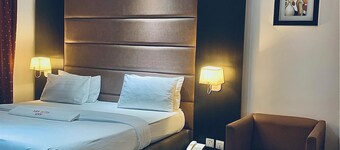 Axor Hotel &Suites 
