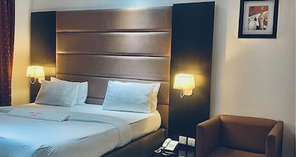 Axor Hotel &Suites