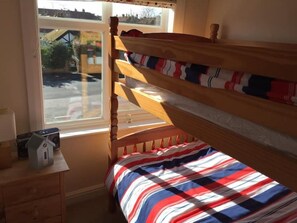 3 bedrooms, desk, iron/ironing board, WiFi