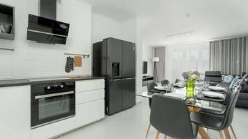 Réfrigérateur, four, plaque de cuisson, lave-vaisselle