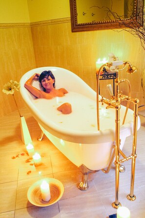 Indoor spa tub - Hotel Alma MED & SPA - UWAGA - styczen do marzec 2026 basen nieczynny! (Barlinek)