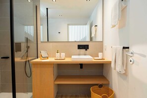 Shower, towels