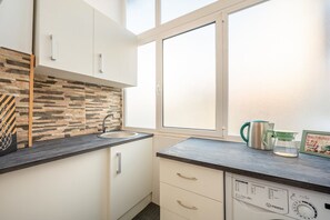 Kühlschrank, Mikrowelle, Ofen, Toaster