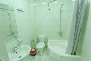 Basic Room | Bathroom | Free toiletries, hair dryer, slippers - Gala Osiyo Hotel (Samarkand)