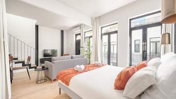 Iron/ironing board, free WiFi, bed sheets