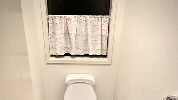 Towels, soap, shampoo, toilet paper