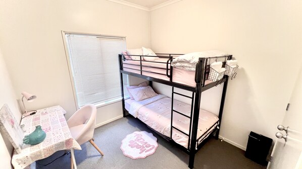 2 slaapkamers, een strijkplank/strijkijzer, wifi, beddengoed