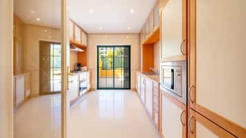 冰箱、微波炉、烤箱、洗碗机