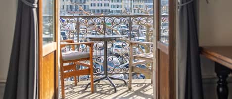 Family Room, Shared Bathroom | 1 bedroom, individually furnished, desk, laptop workspace