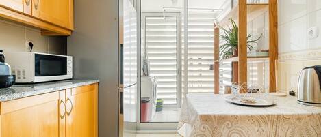 Frigorifero, microonde, forno, lavastoviglie