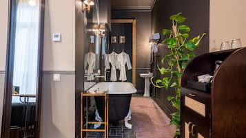 Luxury Suite | 1 bedroom, premium bedding, minibar, in-room safe