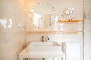 Shower, hair dryer, towels - GuestReady - Lisbon Living near MAAT Museum (Lisbon)