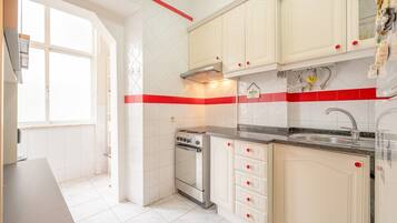 Fridge, microwave, oven, coffee/tea maker