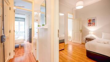 3 bedrooms, iron/ironing board, internet, bed sheets