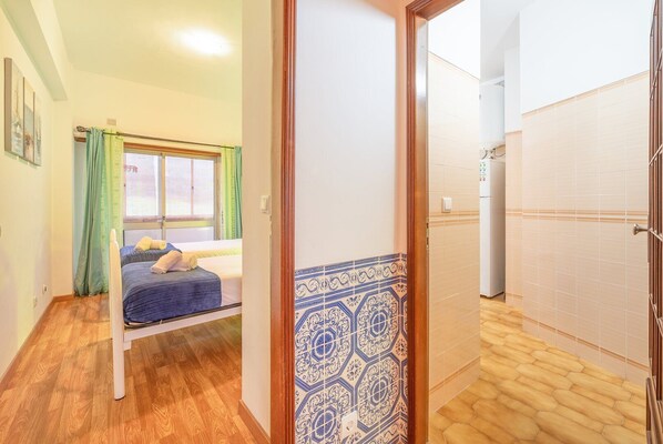 2 bedrooms, desk, iron/ironing board, Internet