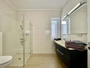 Condo | Baño | Regadera, secadora de cabello, piso con calefacción 