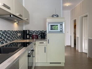 Condo | Private kitchen | Fridge, microwave, oven, stovetop - Amselresidenz 1 - AMSEL (Binz)