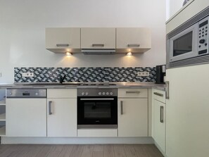 Condo | Dapur peribadi | Peti sejuk, ketuhar gelombang mikro, ketuhar, dapur