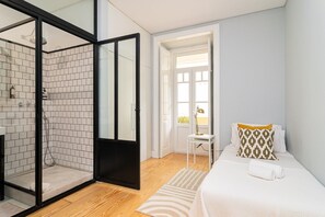2 Schlafzimmer, Schreibtisch, Bügeleisen/Bügelbrett, Internetzugang