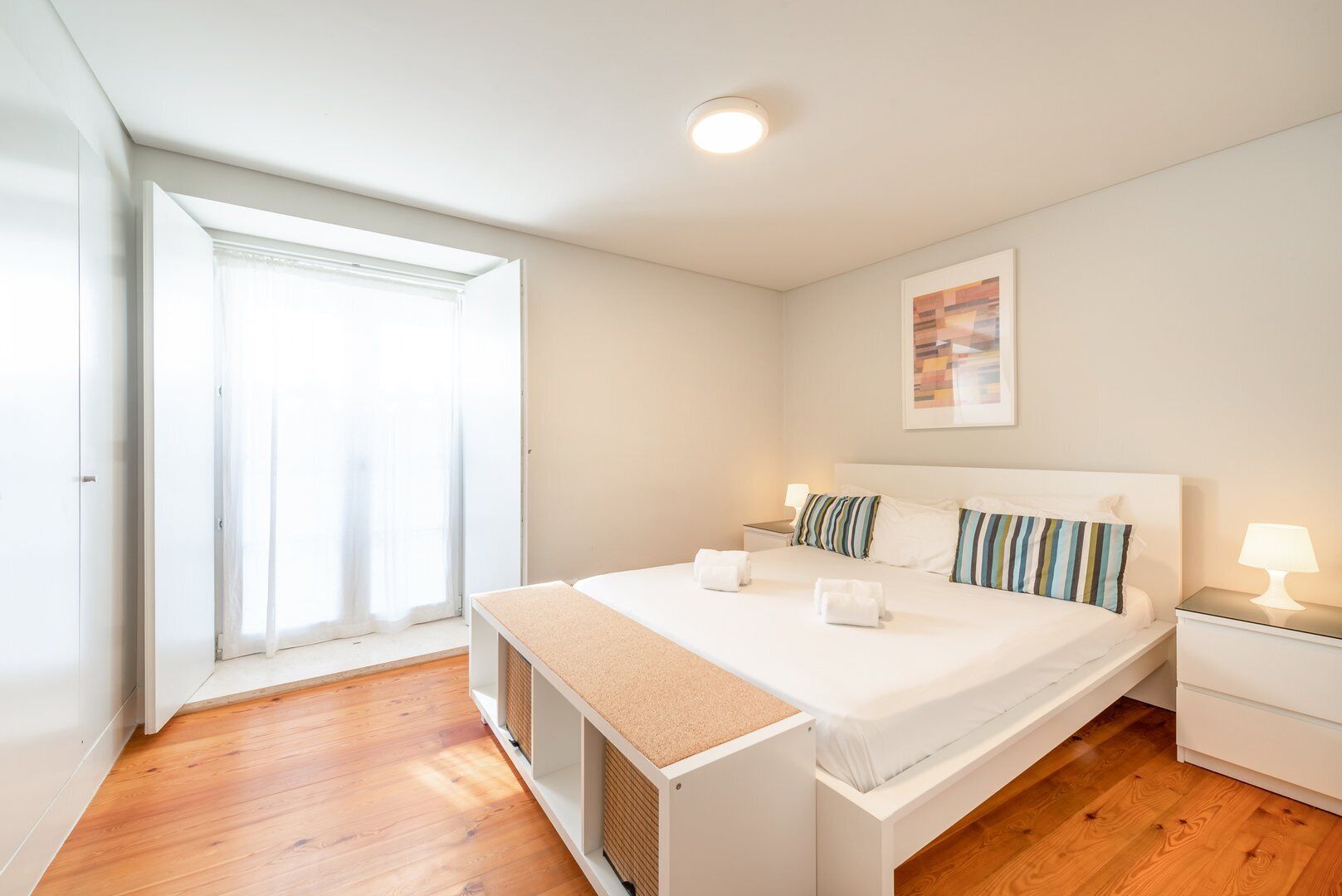 1 habitación, escritorio, tabla de planchar con plancha y internet 