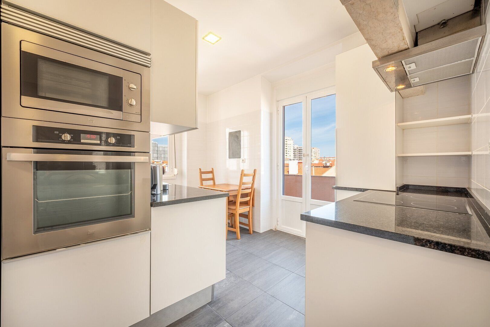 Frigorifero, microonde, forno, lavastoviglie