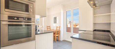 Réfrigérateur, micro-ondes, four, lave-vaisselle