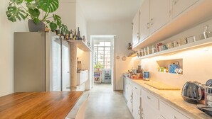 Kaffetrakter/tekoker, kjøleskap, mikrobølgeovn og ovn