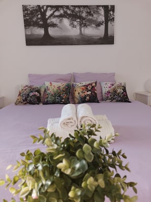 1 habitación, tabla de planchar con plancha, wifi gratis y ropa de cama 
