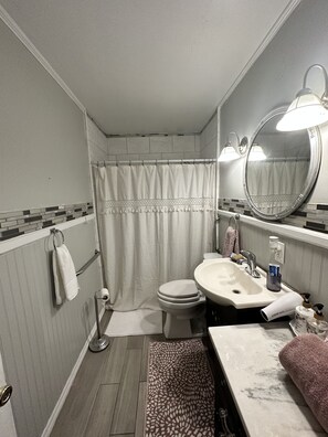 Bathroom - Cozy Cottage located downtown Columbia Minutes from USC & Ft. Jackson (Columbia)