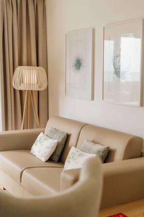 Minibar, desk, bed sheets - R2 Buganvilla (Pajara)