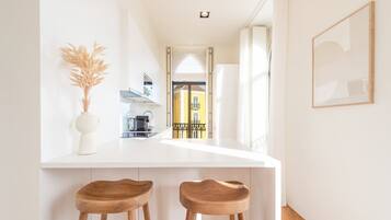 Kühlschrank, Mikrowelle, Ofen, Geschirrspüler