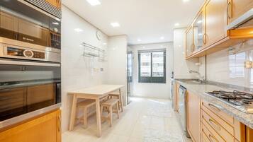 Refrigerador, microondas, horno, lavavajillas